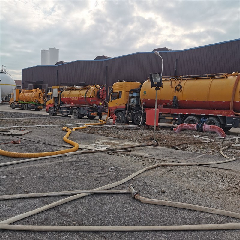 东山污水池清理