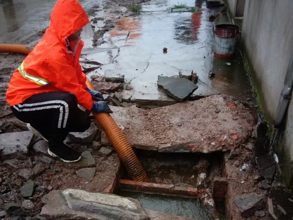 东山专业清理污水池 炜誉市政以规范流程守护城市 “肠道”